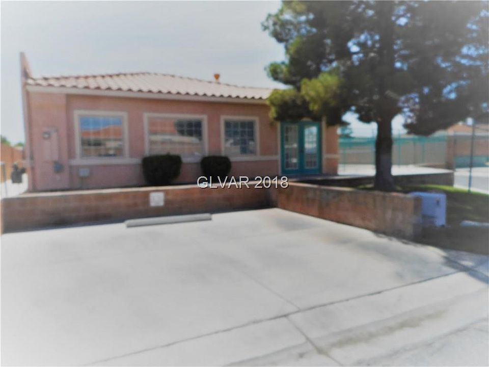 Community Center within walking distance from the home.