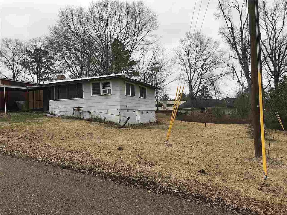 2nd image of 101 E Dewey Camp Dr