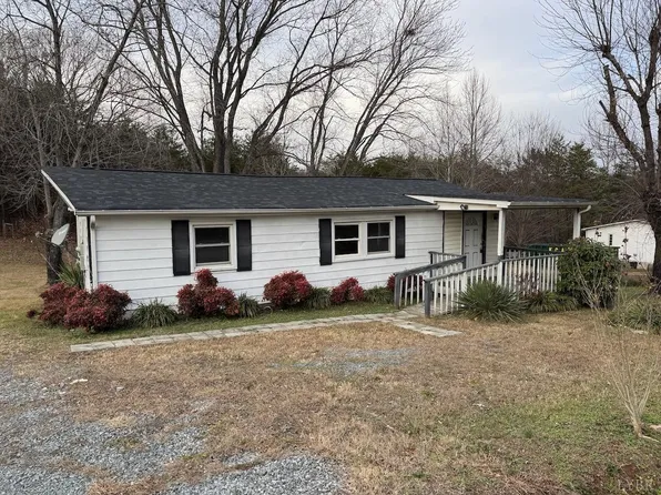 621 Millstream Dr, Gretna, VA 24557