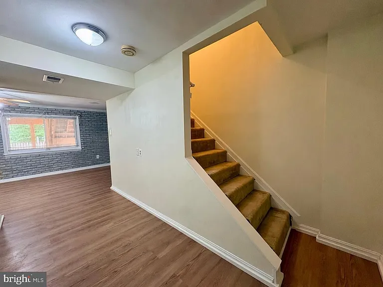 8112 Parkdale Ct — Photo 16