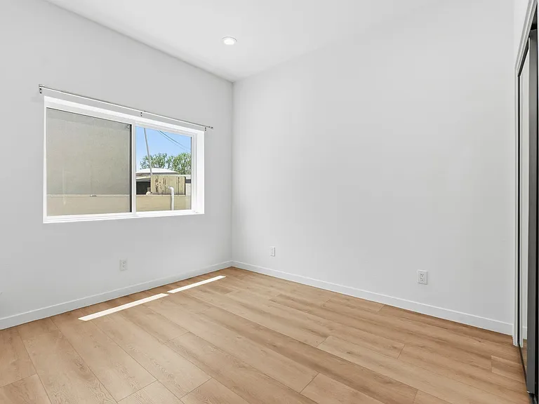 1105 N. Coast Highway | Sand Castle Apartments — Photo 9