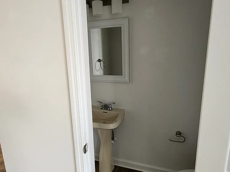 1/2 Bath
