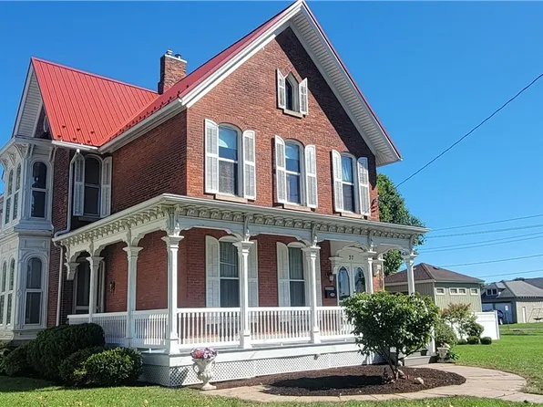 37 State St, Middleport, NY 14105