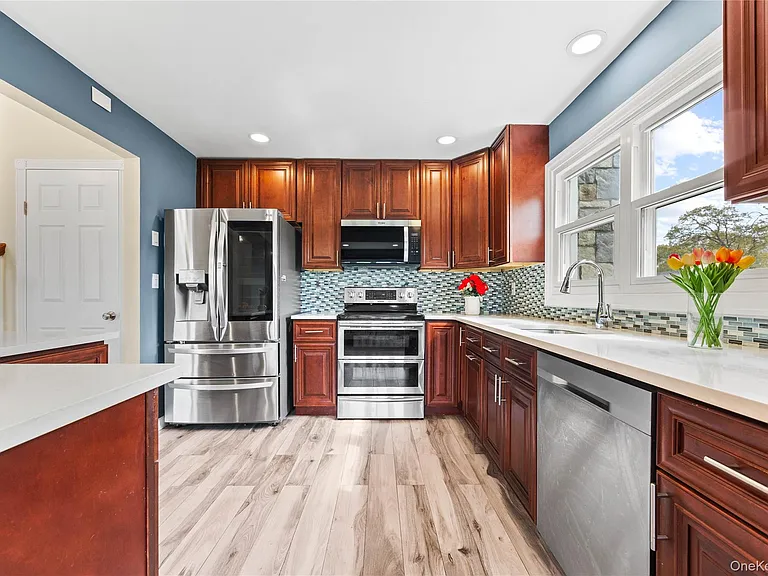 44 Bruce Ln — Photo 8