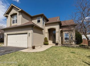 1100 Deerwood Ct, Round Lake, IL 60073