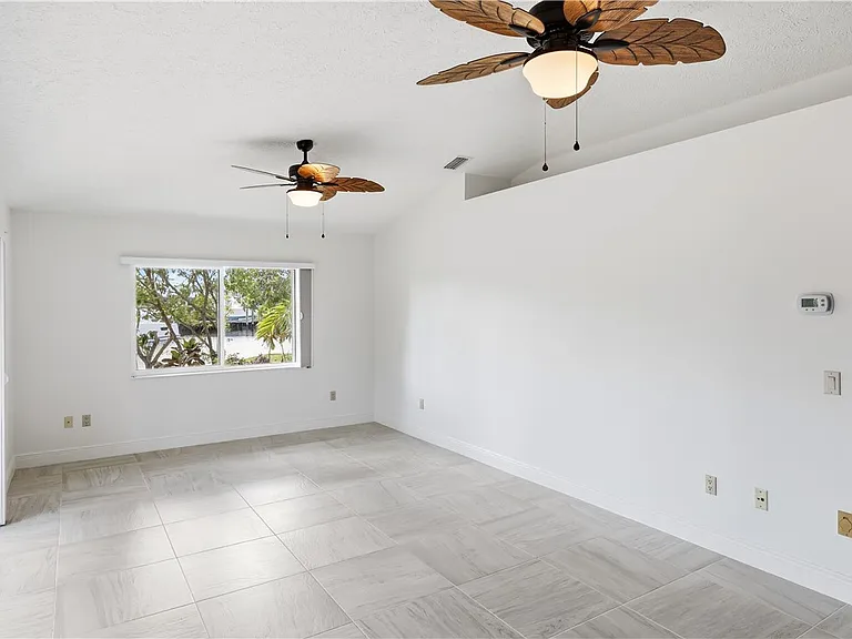 114 Queen Ann Ct — Photo 8