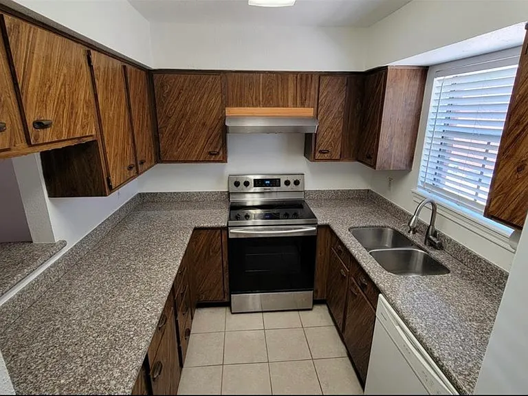3100 Walnut Bend Ln — Photo 21