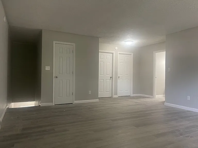 152 E Vienna St — Photo 2