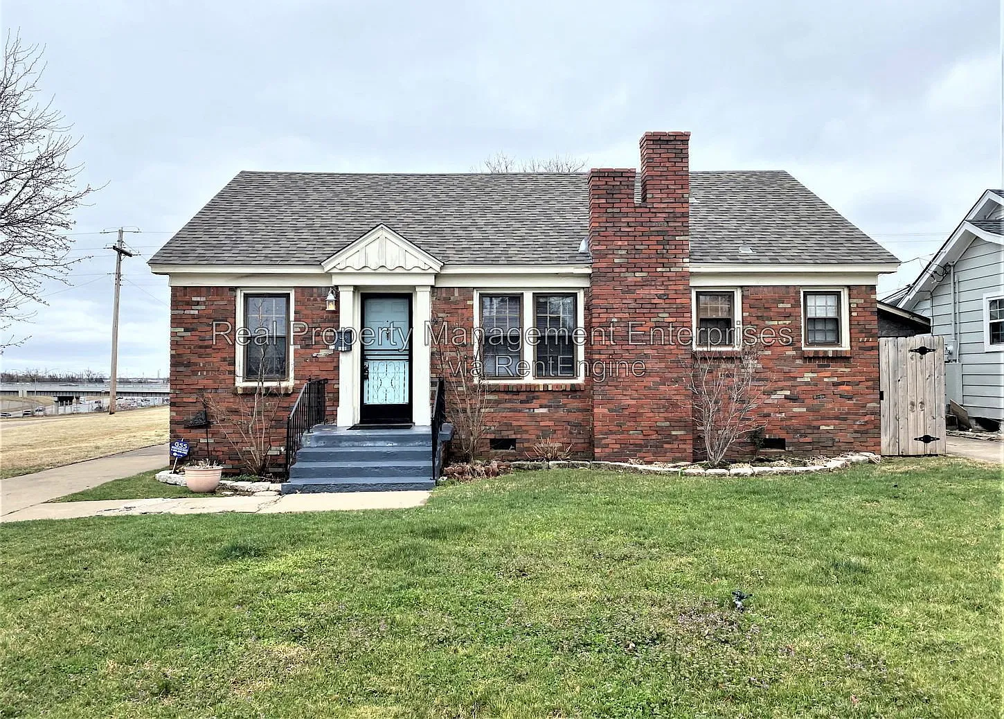2 bed, 1.0 bath, 912 sqft, $999 — Photo 1