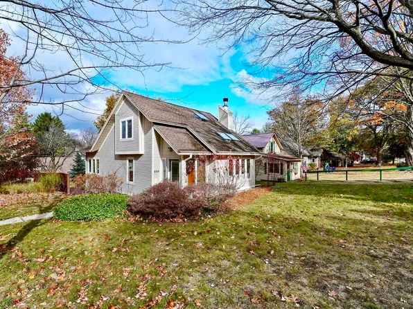 228 W 17th St, Traverse City, MI 49684