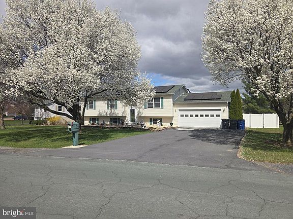 3rd image of 132 Nightingale Ave