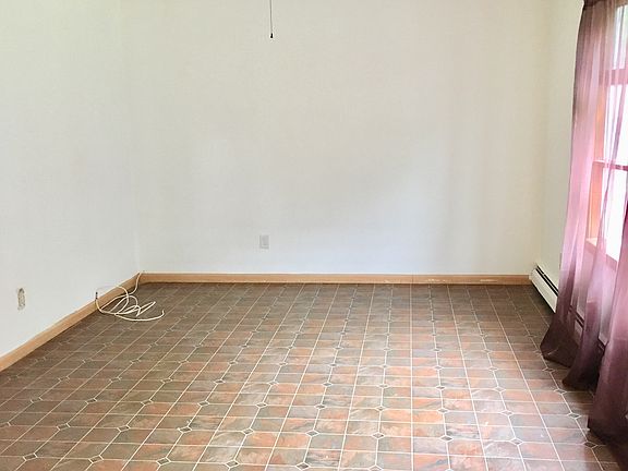 3rd image of 12 Rose Ln