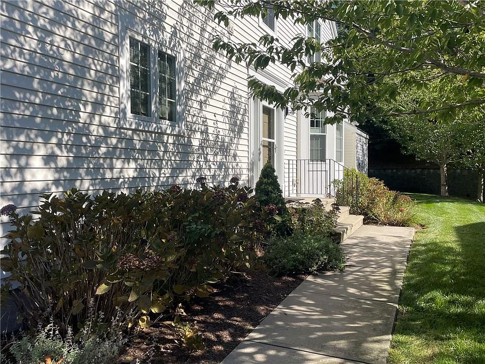 2nd image of 150 Camden Ct