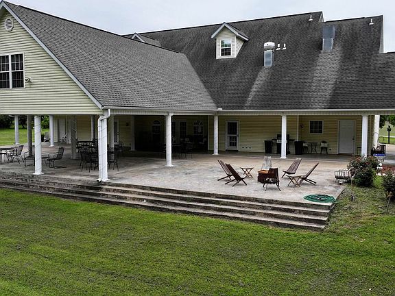 3rd image of 3144 Riverbend Rd