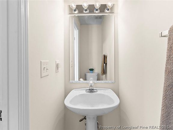 5th image of 98 White Oak Cir