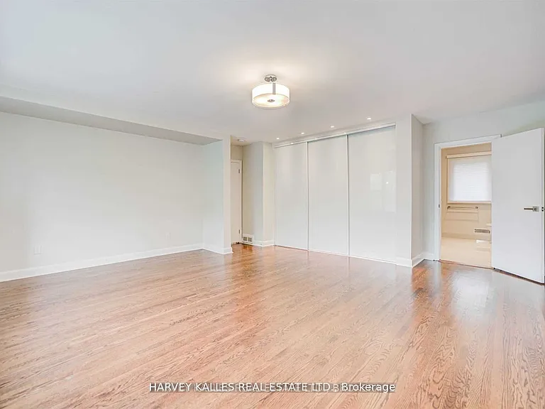 209 Lytton Blvd — Photo 14