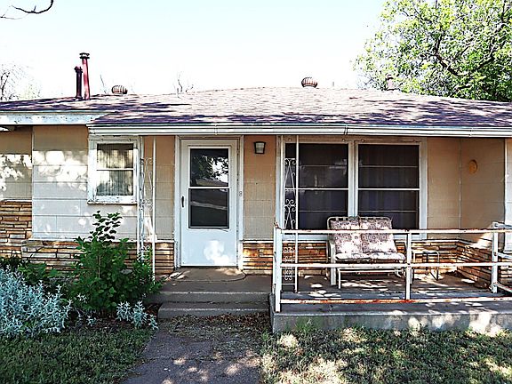 2nd image of 900 Main St