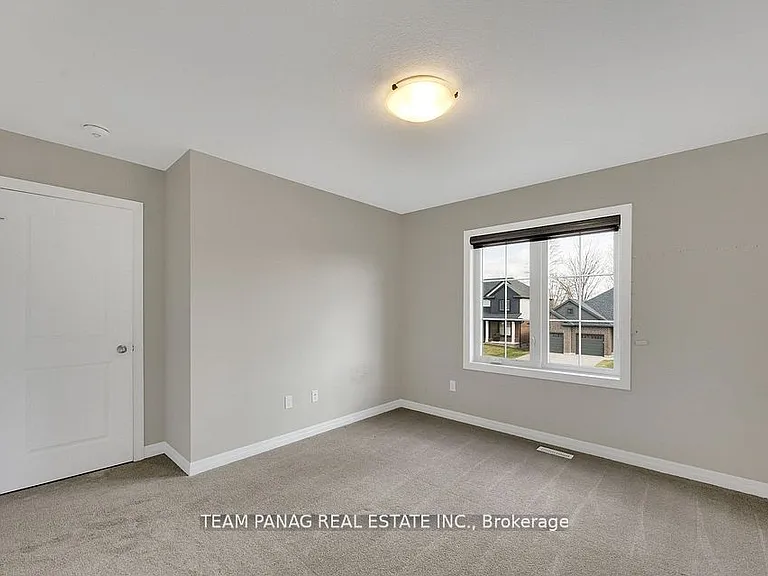 16 Berardi Cres — Photo 22