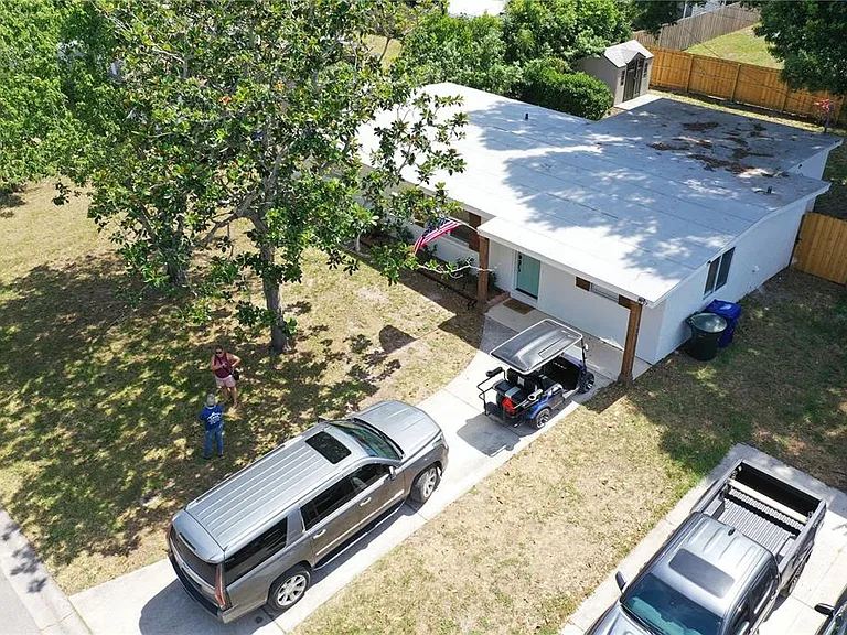1639 Saint Catherine Dr W — Photo 16