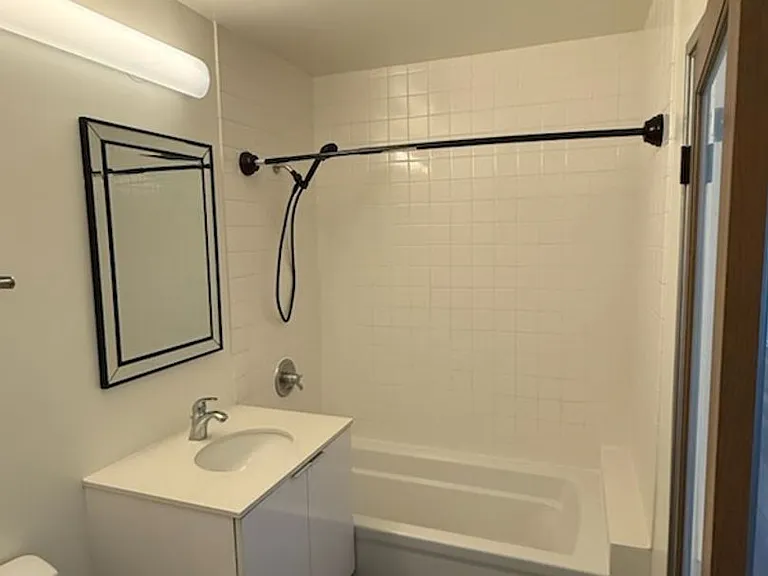 309 S Berendo St — Photo 2