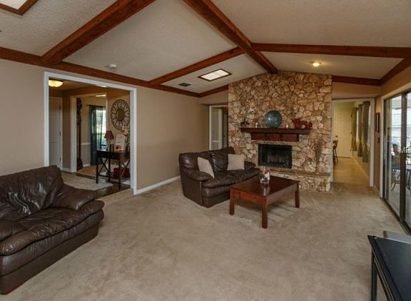 5th image of 321 W Hornbeam Dr