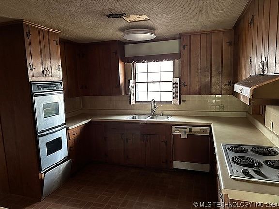 4th image of 1312 E Miami Ave