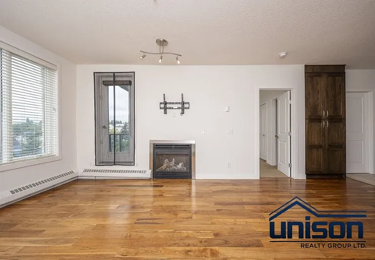 328 S 21st Ave SW #404 — Photo 8