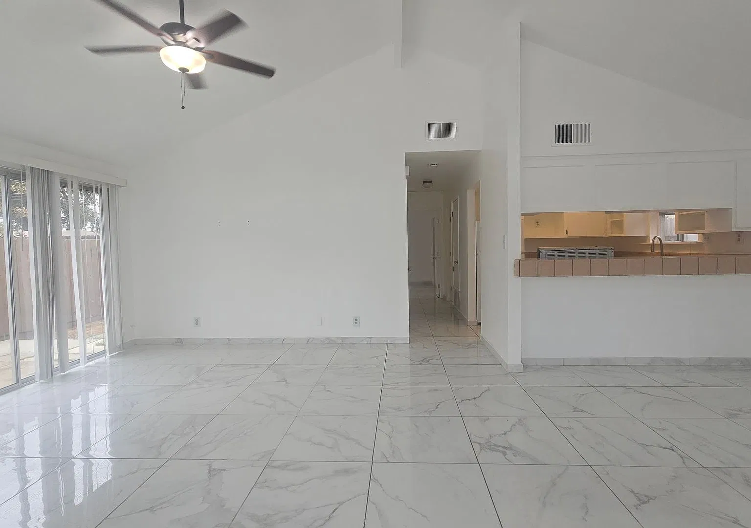 Great 2 Bedroom 1 Bathroom — Photo 2