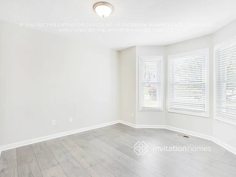 196 Paradise Xing — Photo 10