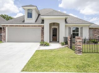 322 Arrowwood Rd, Youngsville, LA 70592