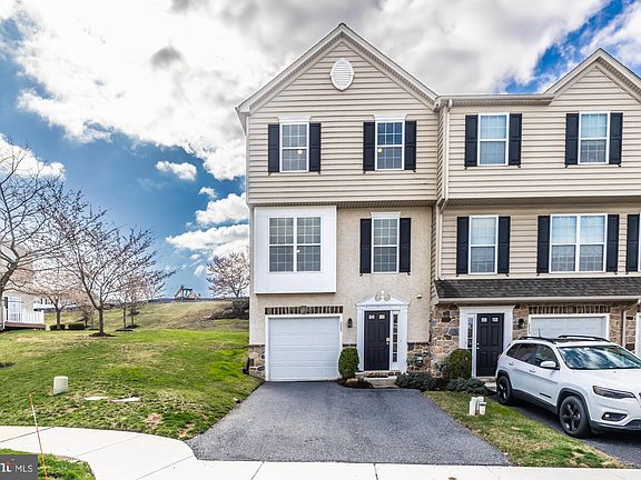 2nd image of 225 Kennedy Dr