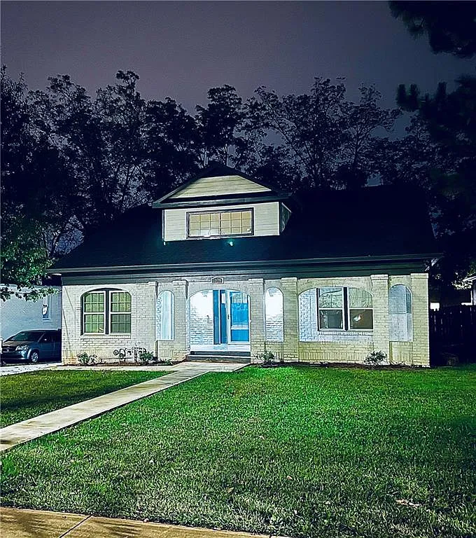 5 bed, 3.0 bath, 3262 sqft, $4,500 — Photo 1