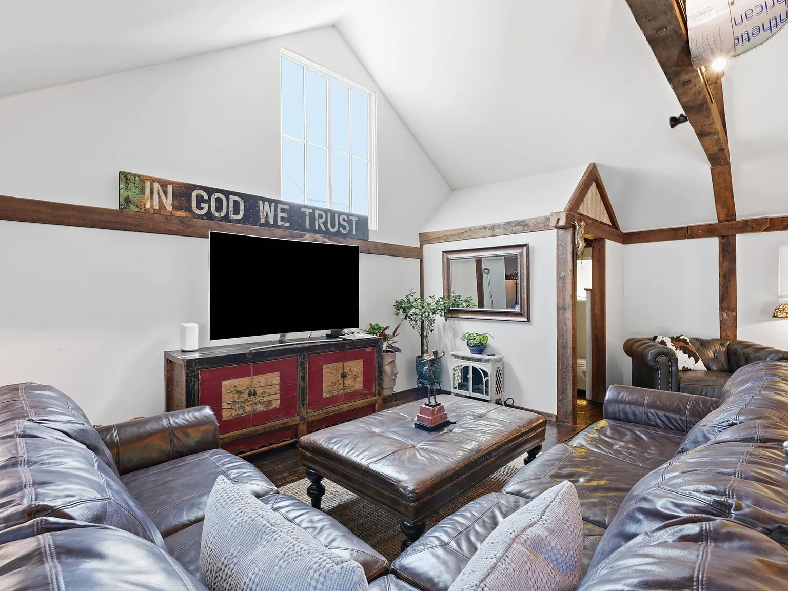 2 bed, 1.5 bath, 1452 sqft, $3,500 — Photo 2
