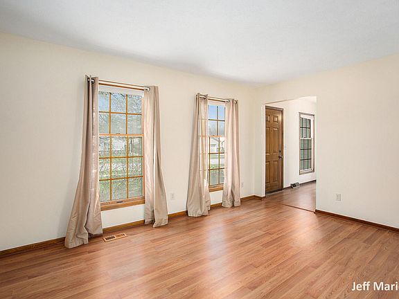 3rd image of 1881 Forest Lake Dr SE