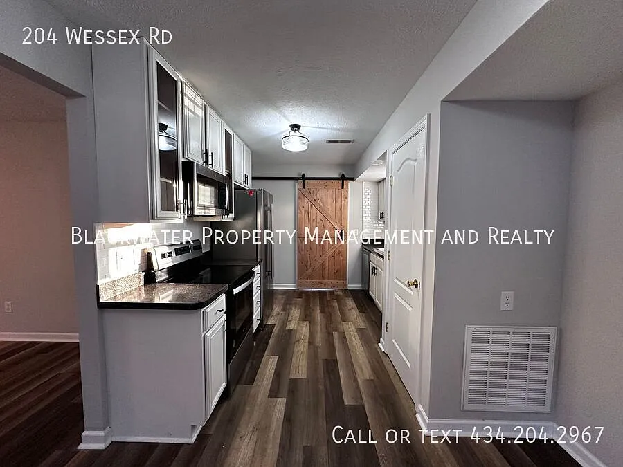 3 Bedroom Home in New Towne! — Photo 2