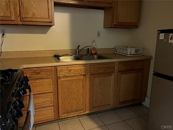 5th image of 615 Park Ave
