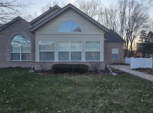 36218 Abbey Dr, Westland, MI