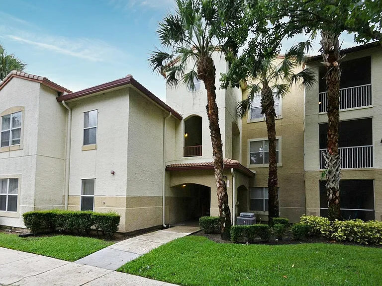 826 Camargo Way #305 — Photo 12