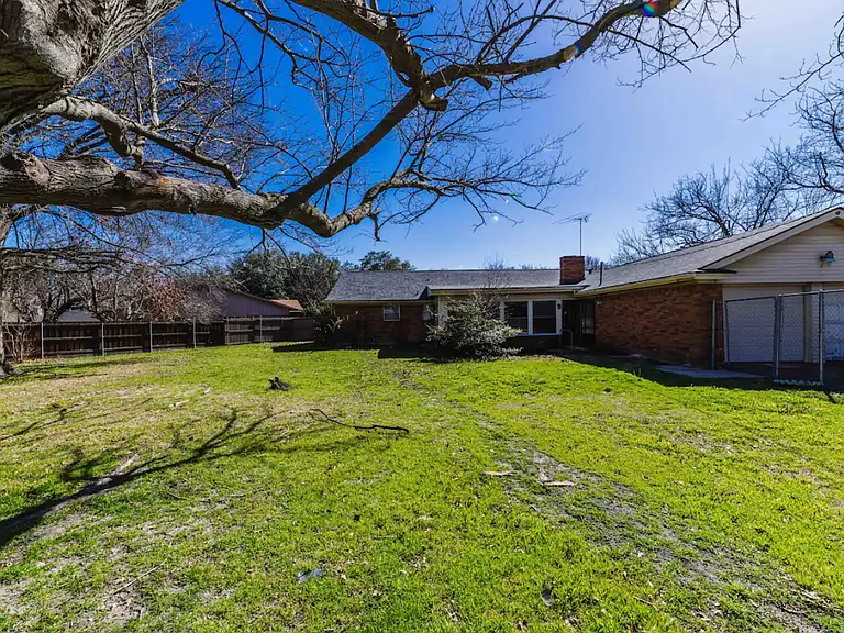 11327 Drummond Cir — Photo 36