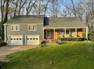 10 Lakewood Dr, Paris, IL 61944