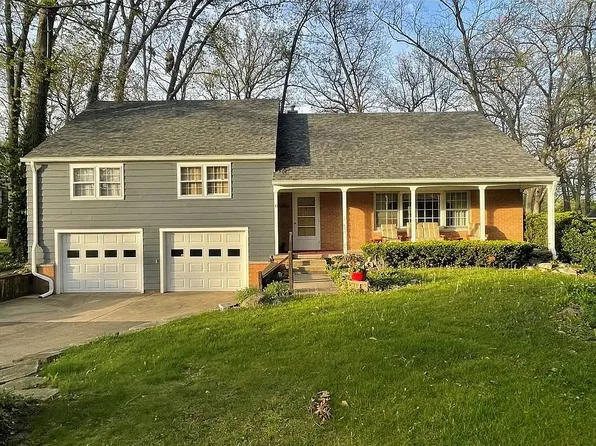 10 Lakewood Dr, Paris, IL 61944