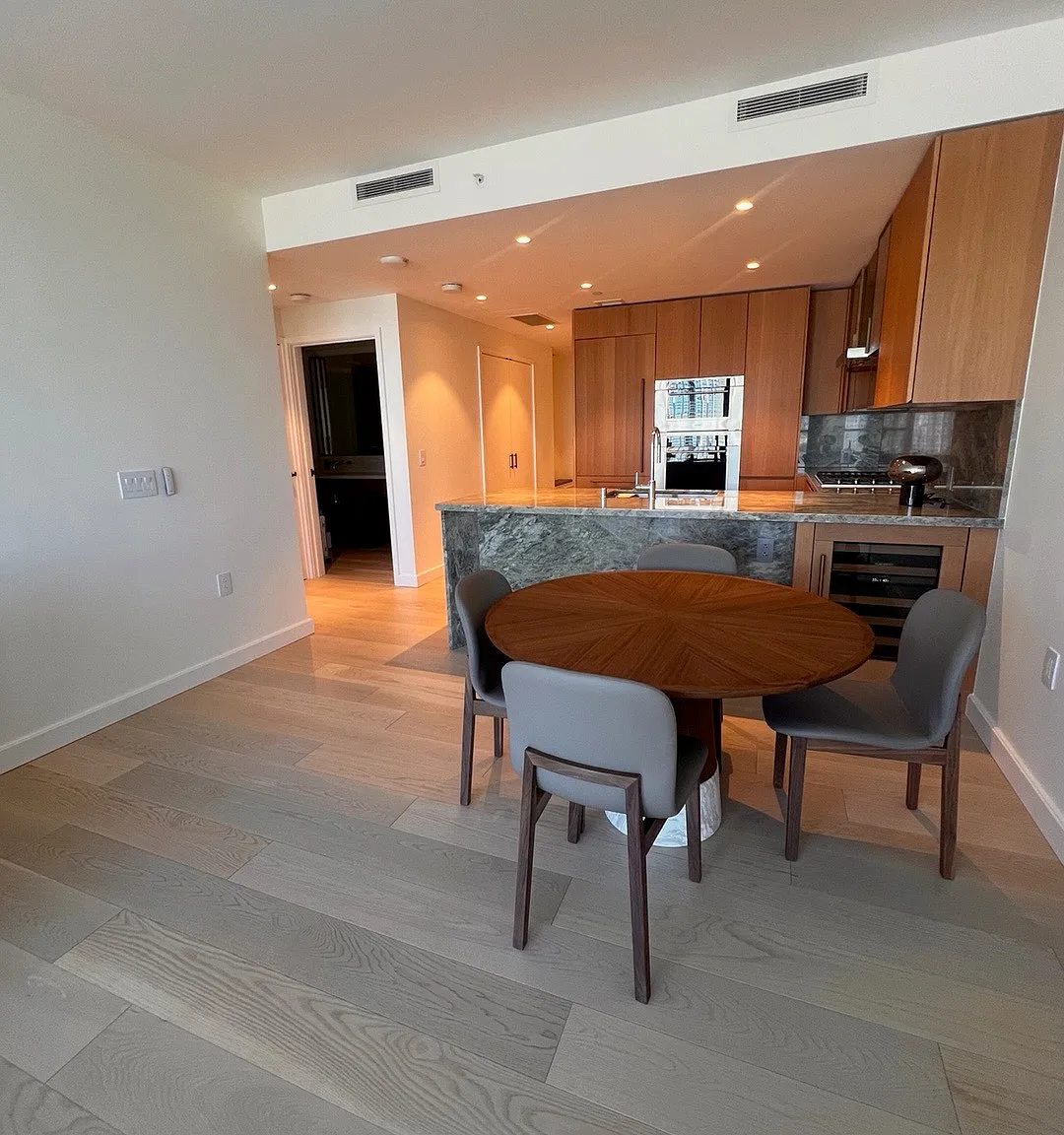 1 bed, 752 sqft, $5,400 — Photo 4