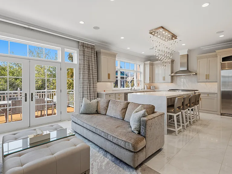 605 Heights Ln — Photo 9