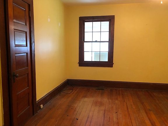 5th image of 748 Beaumont Ave