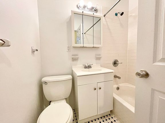 5th image of 162 E 88th St APT 20
