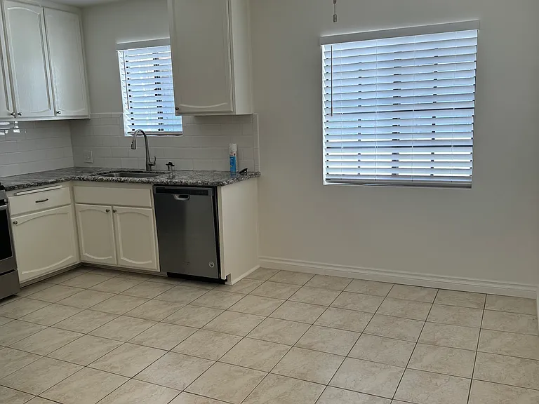 4231 Dixie Canyon Ave #D — Photo 2