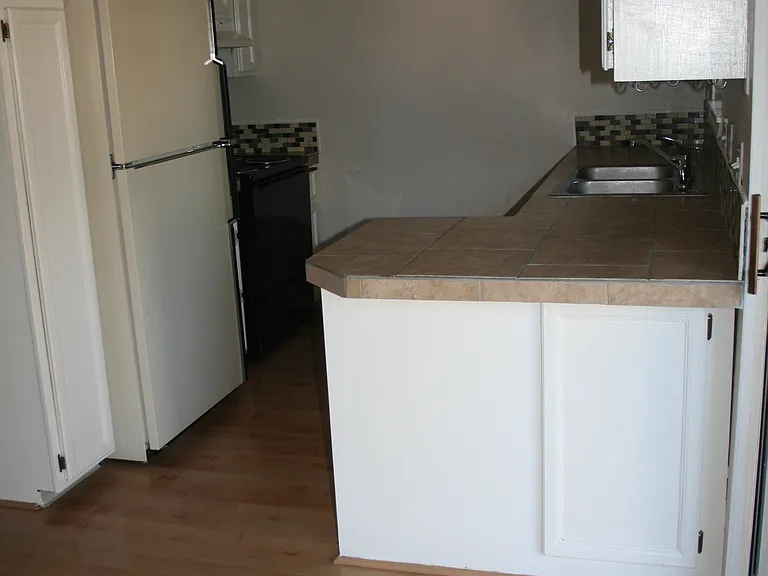 863 E Carter St — Photo 9