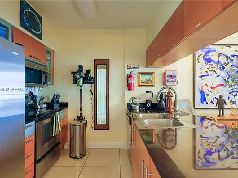 1750 N Bayshore Dr #1711 — Photo 5