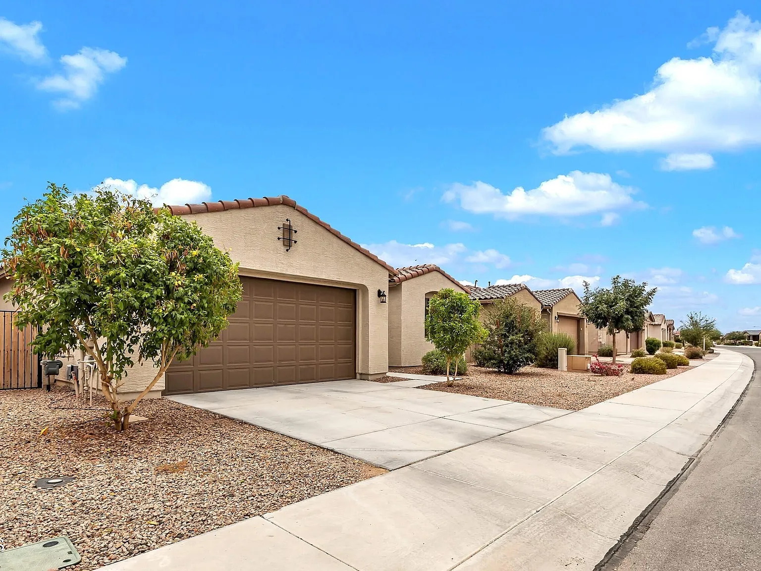 3 bed, 1963 sqft, $2,200 — Photo 2