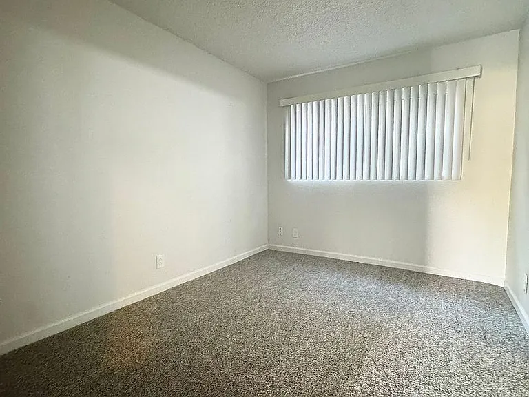 1425 Magnolia Ave — Photo 9